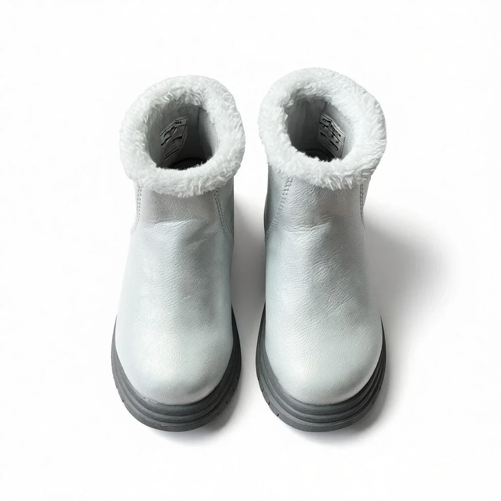 OshKosh B'gosh Toddler Silver Winter Boots Faux Fur Lined Wipe Clean Size 7 NWT